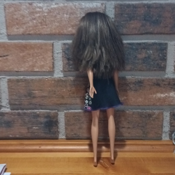 2015 Barbie matell Brown hair tan skin - Picture 5 of 12